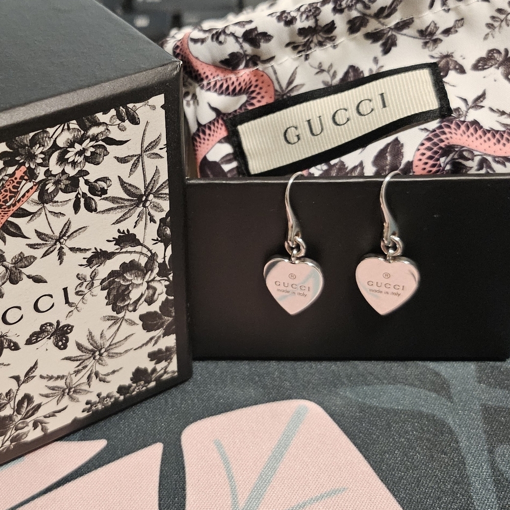Gucci Sterling Silver 925 Dangling Heart Earrings in pouch and box used twice